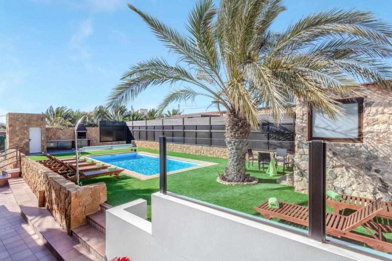 Villa Cobas Con Piscina Y Privada Triquivijate Exterior foto