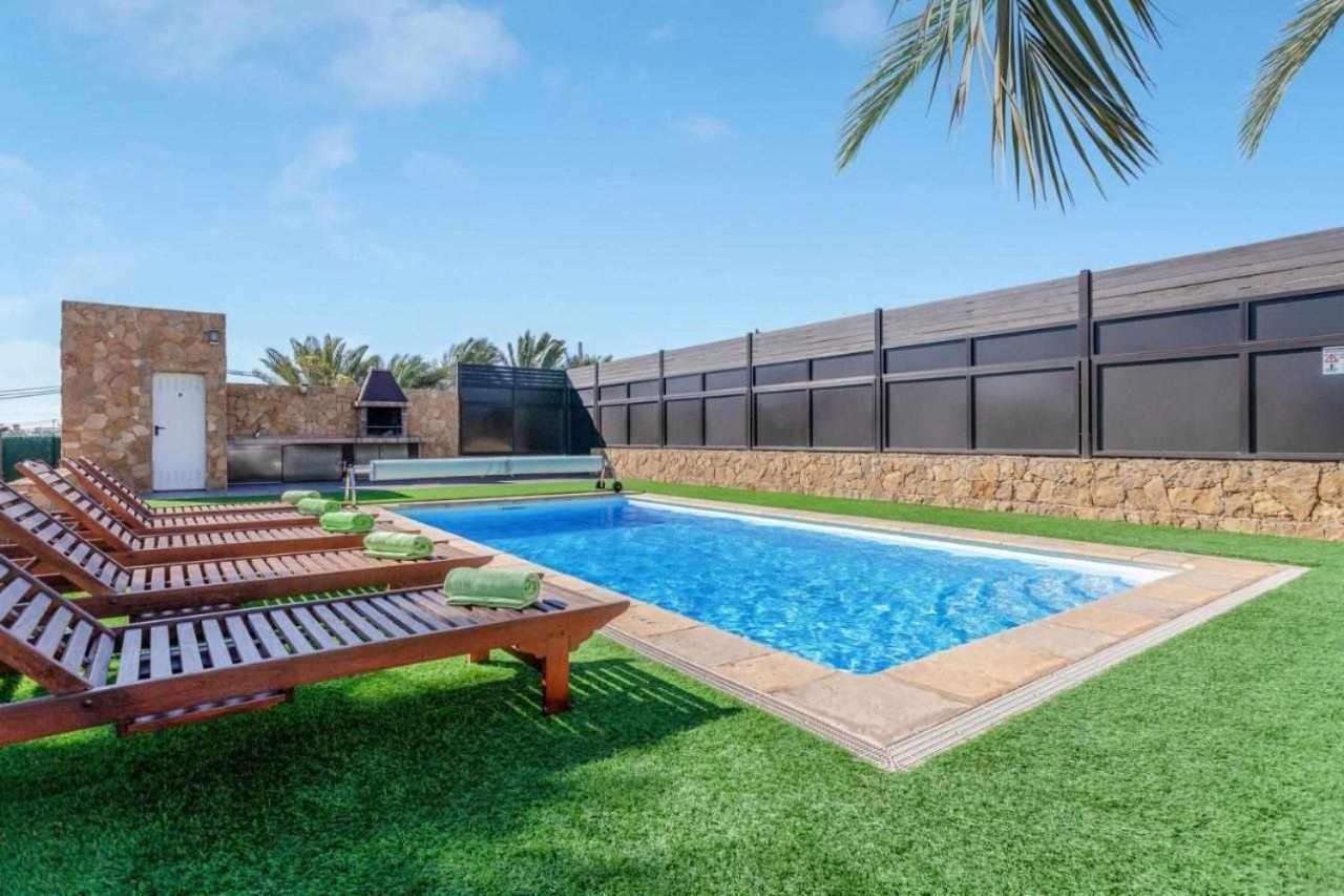 Villa Cobas Con Piscina Y Privada Triquivijate Exterior foto